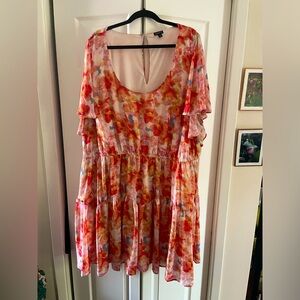 TORRID FLORAL DRESS WITH POCKETS! SIZE 6X 30W